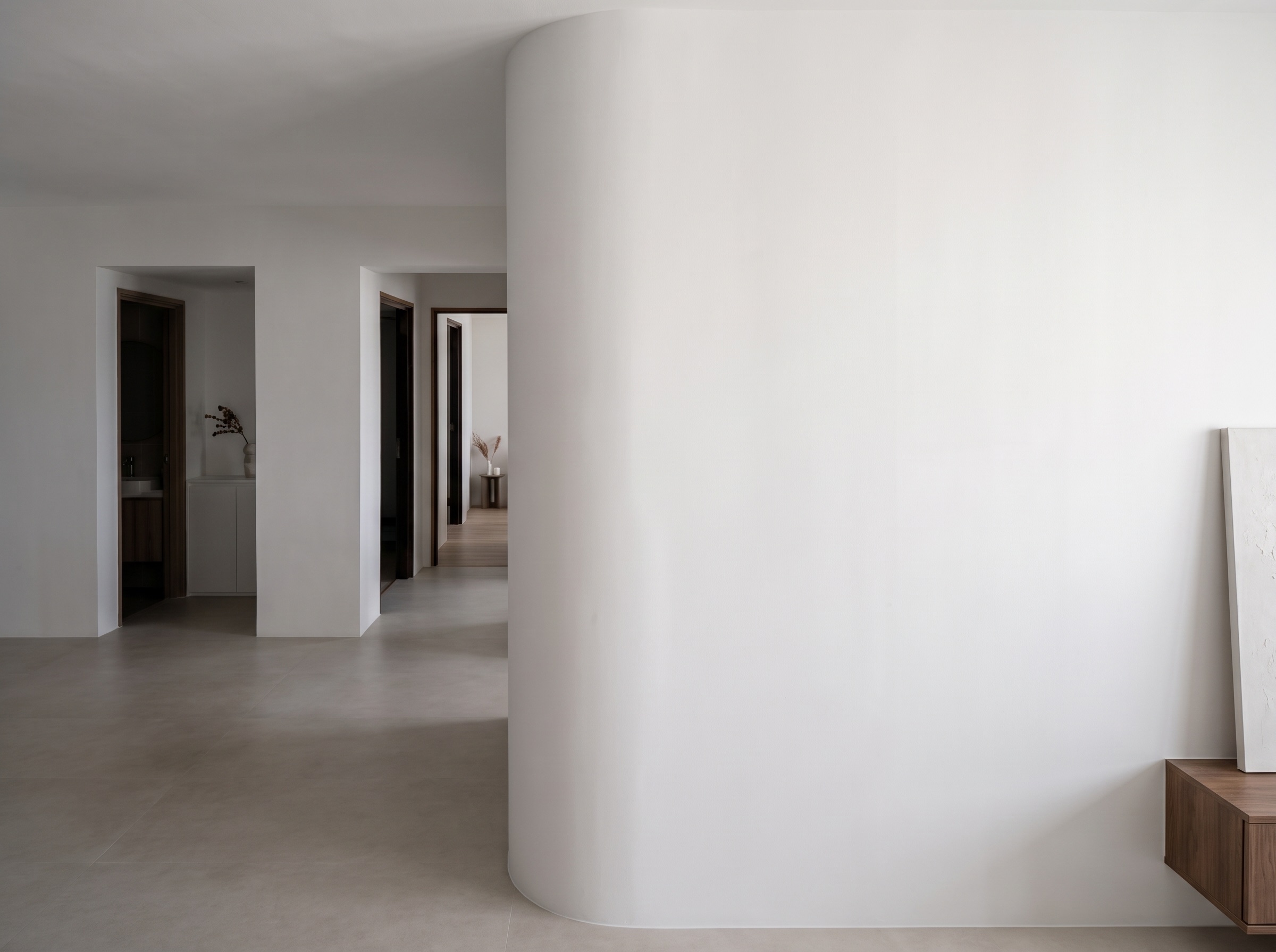 Smooth curved drywall partition dividing an open-concept home, installed by Maynard